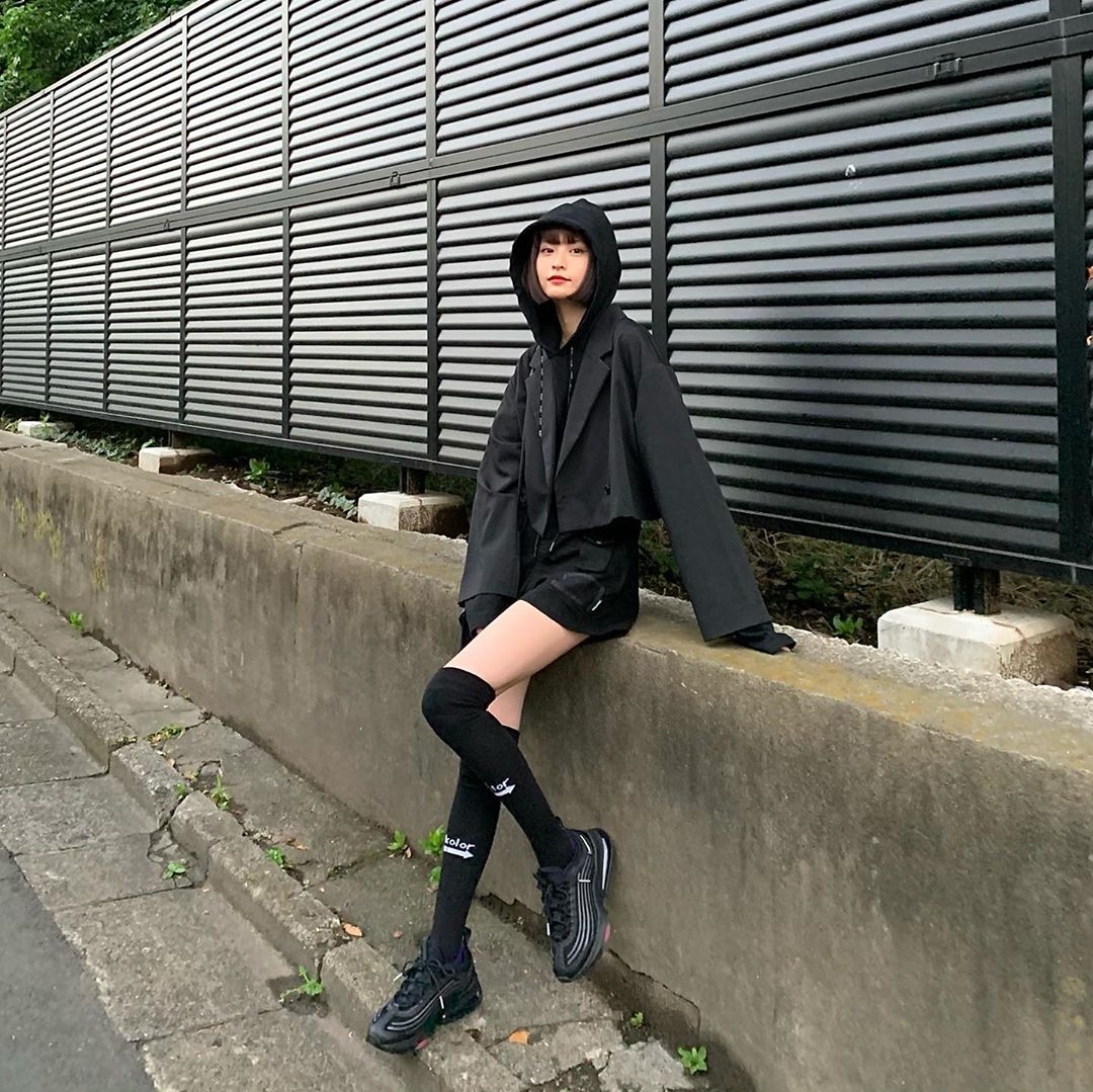 横田ひかる フーディとの組み合わせが可愛いジャケット ショート丈でゆとりのあるシルエットが Nike Air Max Zm950 メンズシューズで Moe Zine 横田ひかる フーディとの組み合わせが可愛いジャケット ショート丈でゆとりのあるシルエットが Nike Air Max Zm950 メンズシューズで Moe Zine