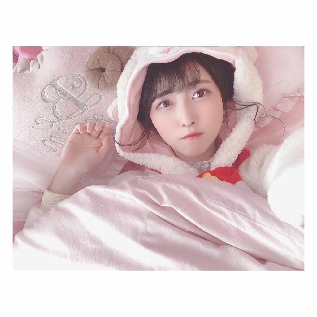 羊の着ぐるみを着ていますが Moe Zine