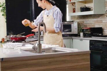 今夜のNHK Eテレ
「旅するためのイタリア語」から
ミニコーナー
“In cucina con Saori”が始まります
ぺらりと渡された１枚のレシピは...