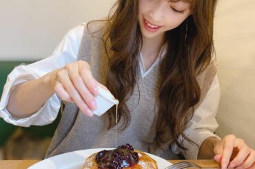 .
.
.
.
先日行ったパンケーキ屋さん
.
ボリューム感あったけど生地がふわふわで
軽くペロッと食べちゃった
.
添えてあるメープルバター...