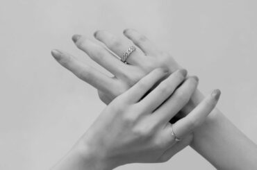 @enelsia_official 

チェーンリングは
太すぎず存在感のある絶妙な太さと
凹凸による表情が可愛い！

エネルシアのチームの
メンズが付けてもす...