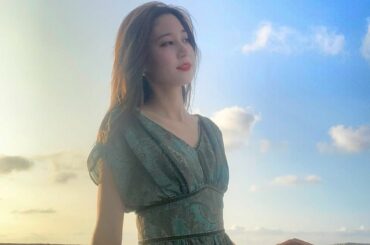 旅行中は3枚目みたいな感じでセルフでタイマーを付けて撮ってるよ笑
@lagunamoon_com のワンピースは形がとってもキレイでお気に入り。
リゾートにぴっ...