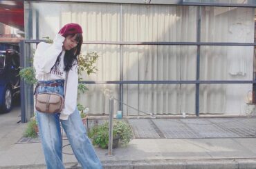 下北沢コーデ古着屋さん巡りをしたかったので、トレーナーとパンツスタイルにしてみました
赤いベレー帽で秋感と、可愛さをプラスしてみたよ
.
.
#下北沢
#古着コ...