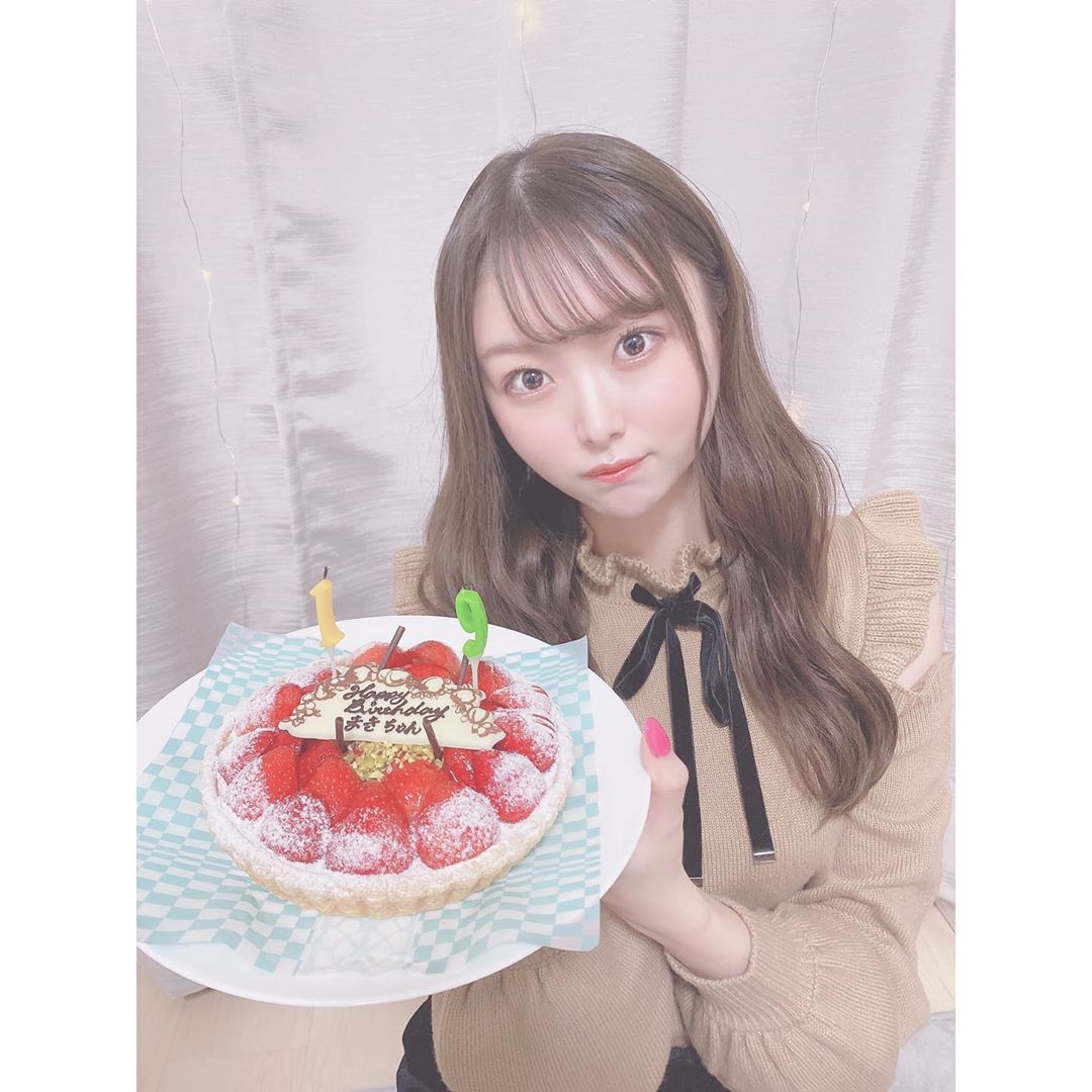 達家真姫宝 家族と友達がお祝いしてくれました 幸せな誕生日でしたっ キルフェボン フルーツタルト 19歳 お誕生日 Moe Zine 達家真姫宝 家族と友達がお祝いしてくれました 幸せな誕生日でしたっ キルフェボン フルーツタルト 19歳 お誕生日 Moe Zine