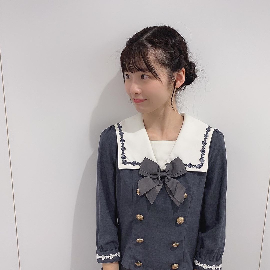 浅井七海 お嬢様学校の制服 っぽい It S Like A Uniform Worn By A Gentlewoman Moe Zine