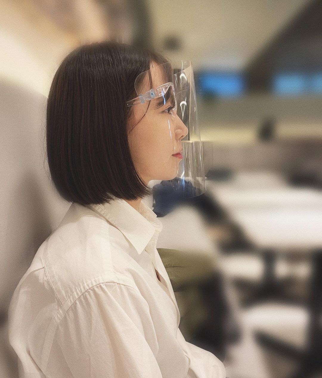 君島光輝 撮影オフショット フェイスシールドって 向こうからこちらの顔は 見えてないんじゃないか って そんな気がして つい間抜けな顔になってしまう Moe Zine 君島光輝 撮影オフショット フェイスシールドって 向こうからこちらの顔は 見えてないんじゃないか って そんな気がして つい間抜けな顔になってしまう Moe Zine
