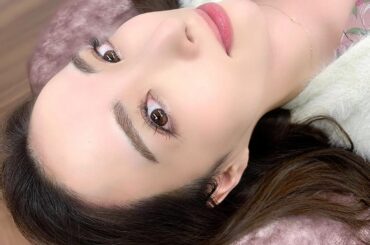 【確実にやって良かった美容】
2度目の眉アート＆ヘアラインアートに行ってきたよ
.
ご担当は前回と一緒で、
眉アートがグランドマスタートレイナー中川さん@med...