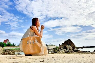 1人で寂しそうな人が磯にいたので、天気くらいアプリで鮮やかに晴れにしてみました。

#磯　#1人だとなんとなく写真切ない感じになるのなんで　#リゾートで1人はま...