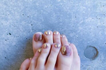 黄金のつめ﻿
ブーツのきせつもフットネイルをするのは﻿
自分自身の機嫌をとるためだよ﻿
おうちでふと目にうつるものが﻿
きらきらときらめいていれば
それ...