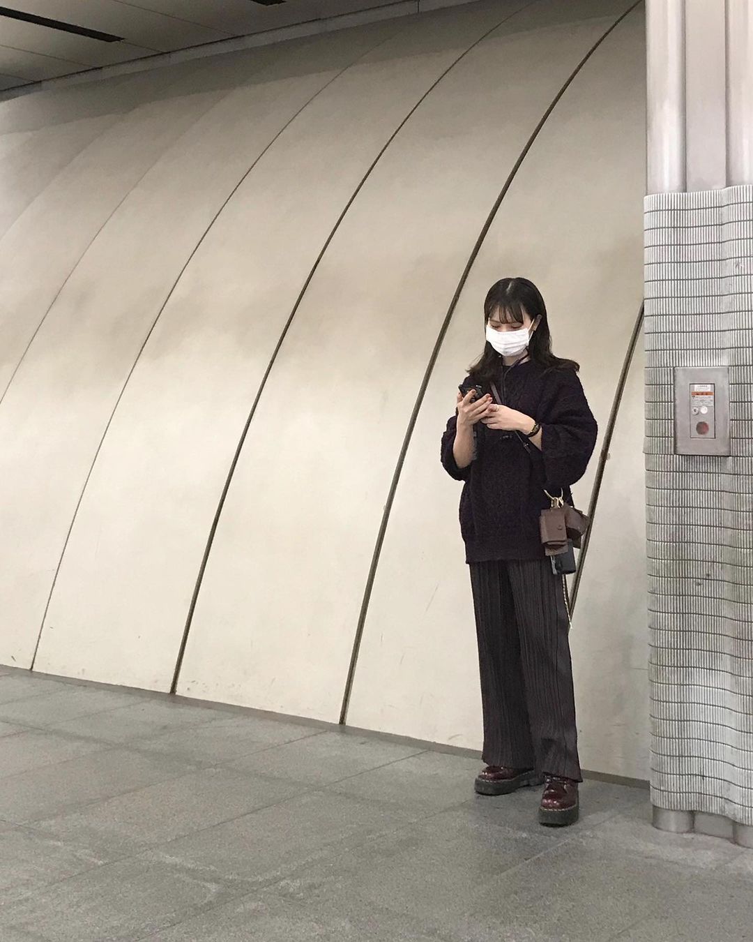 木村なつみ マチアワセノヒト くろじゃないよ あかだよ 片足重心をやめたいヒトでもある Moe Zine