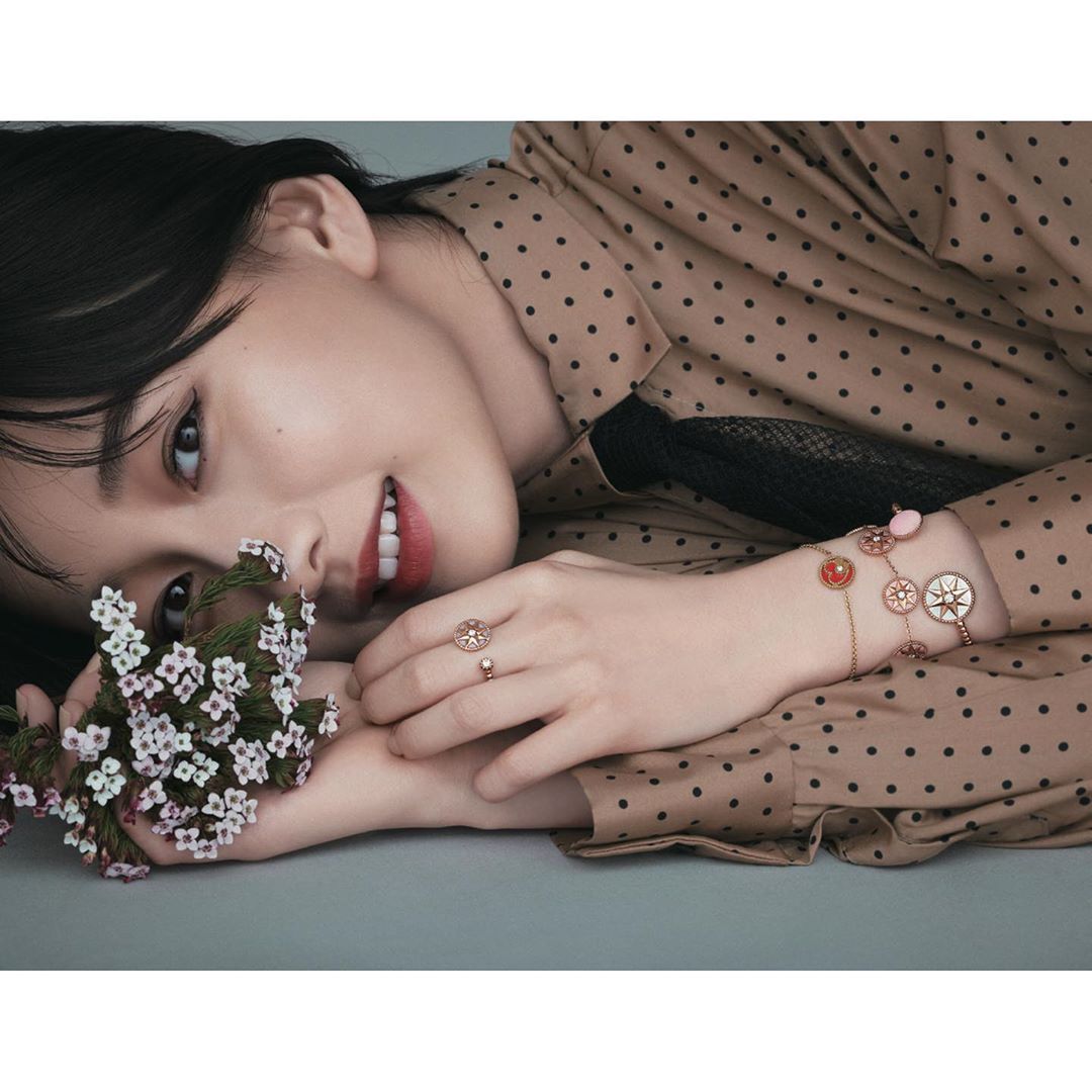 木村心美 お花がいっぱいでとても幸せでした 今発売されている12月号に 他にも素敵な写真が載っていますので是非ご覧下さい 25ansjp Dior 25an Moe Zine