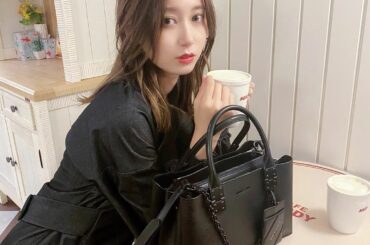 全くハロウィン感ない
友達と @nerdy_officialjapan カフェに行ったよ〜！
ワンピースは @emoda_official でかばんは @cha...