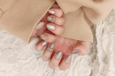 new nail

ベージュとシルバーの
マグネットネイルしてもらいました

角度によって光り方が変わって
ずっと見ちゃう♡

#ネイリストさんっ...