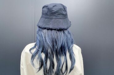 日の光に当たるとめっちゃ青〜
#ブルーブラック #ブルーグレージュ #ブルージュ #ブルーカラー #ネイビーブルー #グラデーションカラー...