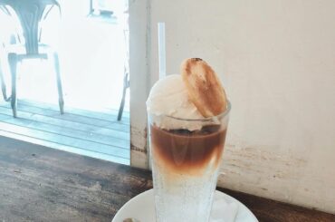 とある日の

いつか貰ったレモンケーキがおいしくて
そこからレモンのお菓子が好きになったの。
この間飲んだクリームレモンティースカッシュ。
最後にアイスク...