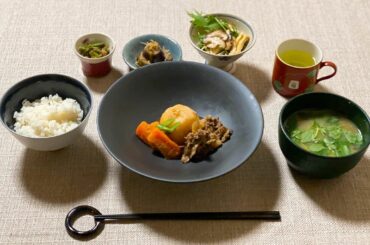 ザ・和食です

#早織飯
#今日のごはん

#肉じゃが
#なめこと三つ葉の味噌汁
#いんげん胡麻和え
#茄子とじゃこの柚子胡椒和え
#水菜ときのこのサラダ
#白...