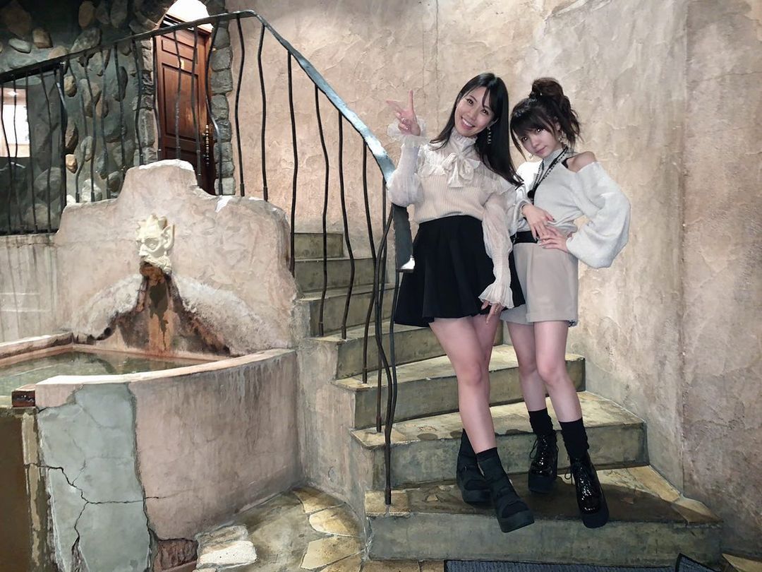 田中れいな . いつも友達と遊びに行っても あんまり写真撮らんっちゃけど かわいかったり おしゃれな場所行くと