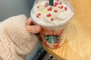 ‪‪︎‬
ちょっと前に飲んだよ〜
クリスマスみたいで可愛い
2回目飲みたかったけど間に合わなかった〜
今までで1番好きかもです！
.
ちらっと映って...