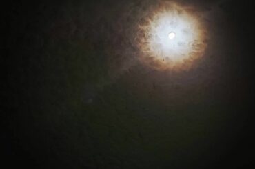 .
昨日の深夜は満月の周りに虹が一周。
HALO(ヘイロー)
調べたら #ルナレインボー だって！
肉眼で観た月が本当にキレイだった
神話や星座を自粛中お勉強し...