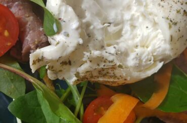 .
幸せブランチ
ブッラータ
キャロットラペ
ルッコラ
ベビーリーフ
プチトマト
ローストビーフ
…ハーブソルト、ローズマリー、コショウ、岩塩、にんにく、オリー...