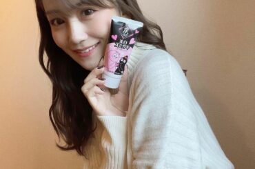 .
汚れを落とす炭が入っているから、黒いのに歯を白くしてくれるという﻿
小林製薬の美白スミガキを使用してみています﻿
﻿
使うまで気になっていた味の方は、...