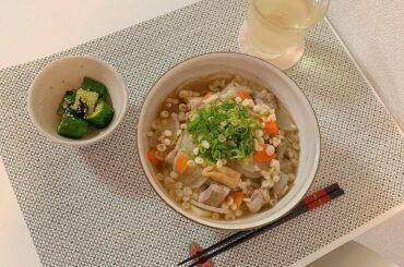ご飯﻿
・けんちんうどん﻿
・たたき胡瓜﻿
﻿
寒くなってきたのでどんどん﻿
温かいものが食べたくなる季節ですね﻿
いっぱい野菜をいれて具沢山の #うどん ♡﻿...