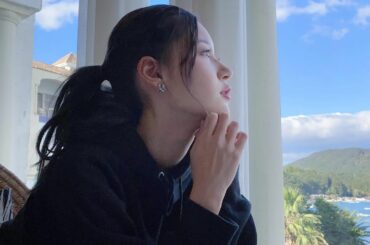 とってもキレイなところに行ってきました。
イヤリングは @mel_cinna_official です。
 ノアちゃんからもらったのかわいい
パーカーは @emo...