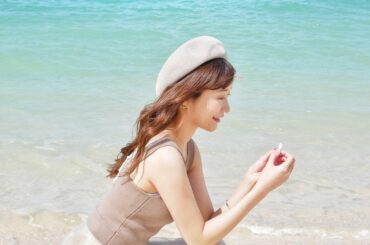 .
沖縄旅行の帰る日、唯一晴れたから海へ行った時の一枚です𓆉

綺麗な貝殻が沢山拾えるかと思ったのに、案外いびつで欠けた物が多くて
目を凝らさないと見...