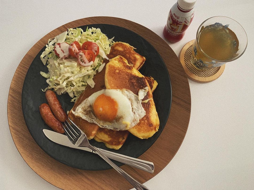 君島光輝 パンケーキでワンプレートランチ 少し横着したら 細長ぁーい パンケーキ 笑 でも美味しかった 満足満足っ Dayoff 休 Moe Zine