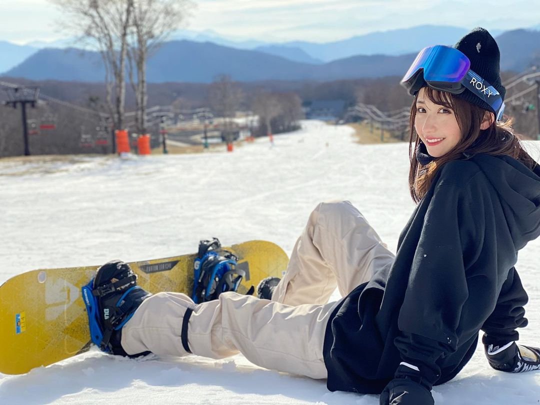 伊藤愛真 スノーボード界の神 いぐっちゃん Igchan Sb の レッスン受けてきた まじで初心者すぎて滑るの怖かったんだけど 一気に 滑れるようになって最 Moe Zine