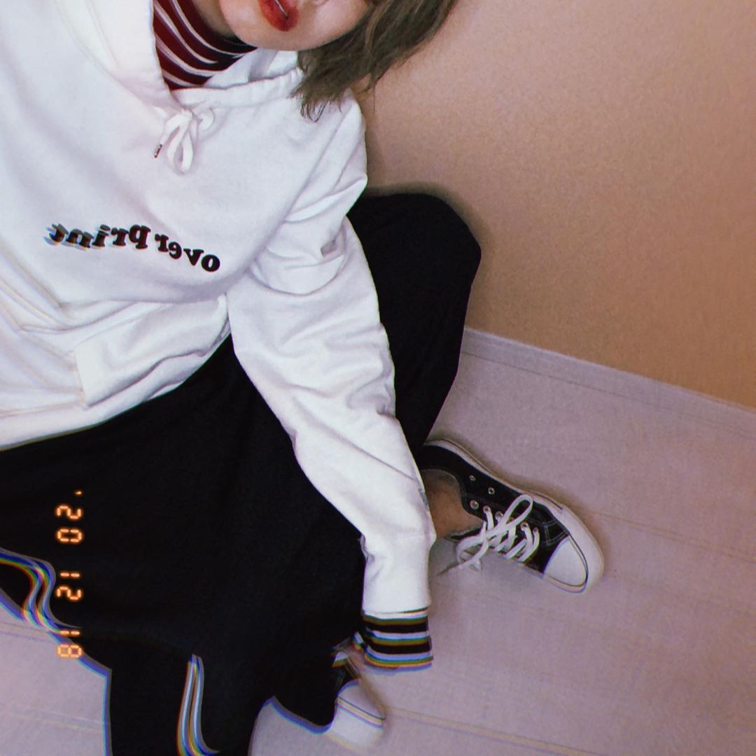 大家志津香 私の好きなoverprintとakbのコラボ パーカーとスニーカー かわいすぎる パーカーは Akb48 Overprint 古塔つ Moe Zine