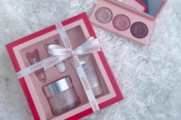 クリスマスプレゼント
ちょっと早いプレゼントを @cliniquejp さんからいただきました。
チークポップ大好きな私には嬉しいパレット！！
しかも名前がジン...