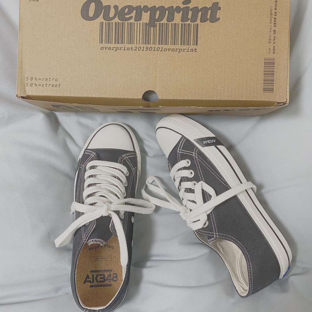 西川怜 最近の新しいスニーカー 履く前に撮っておいてよかった なんとover Print Akb48 のコラボ商品なんです サイドにあるakb48の Moe Zine