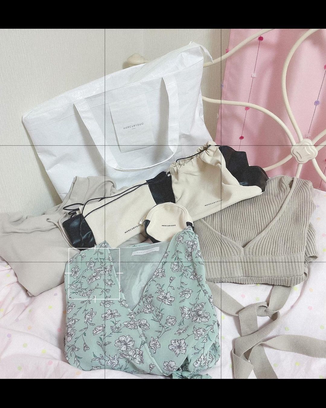 伊藤奈月 𝐌𝐄𝐑𝐂𝐔𝐑𝐘𝐃𝐔𝐎 𝟐𝟎𝟐𝟏 𝐡𝐚𝐩𝐩𝐲 𝐛𝐚𝐠 一足先に マーキュリーデュオ21年の 福袋の中身をご紹介 オリジナルフラワープリ Moe Zine