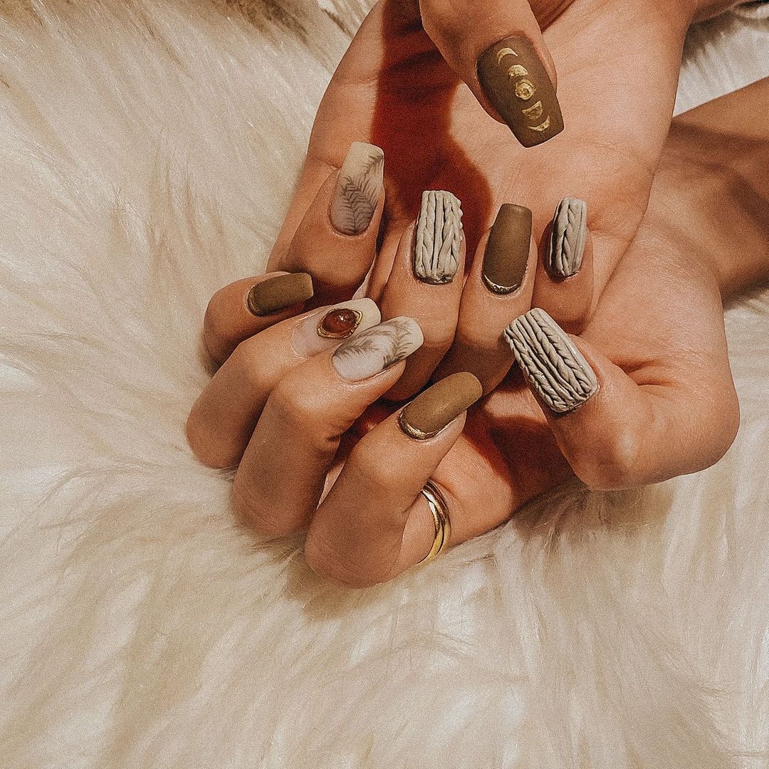 池田美優 ネイル納めもしてきました 駆け込みのニットネイル オールマットで安定の色合いです Moe Zine