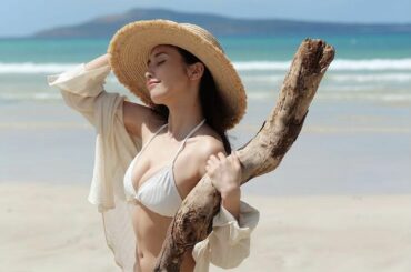 五島列島の海は透き通っててとっても綺麗でした︎！
ほんとーに最高でした

#マネージャー二宮カメラ 

写真集アザーカット♡
.
●タイトル：佐野ひなこ写真集『...