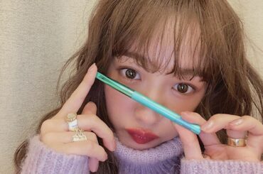 「塗るつけまつげ」で有名な
デジャヴュさんから2021年1月15日に
数量限定＆バラエティストア限定で
発売されるクリームペンシル 
限定色ダークラベンダーを
...