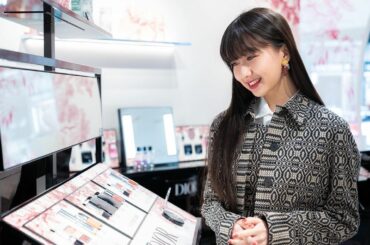 伊勢丹新宿で行われている「ディオール カラー ファンタジア」に行ってきました。
トワル ドゥ ジュイで飾られた空間はとても幻想的でした。
イベント限定パウダーが...