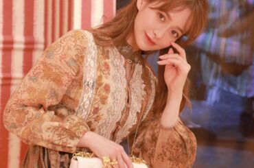 Dior 2021SS

今季のスタイリングの着想源となったのは、
ヴァージニア・ウルフや
スーザン・ソンタグなど
女性作家たちの装いとの事で
シ...