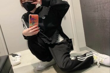 .
かわいーadidasのセットアップ見つけた♡♡
即ゲットぉ

この写真と もうひとつかわいいセットアップ買ったっちゃけど
それはまた稽古とか始まったら
載せ...