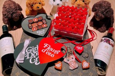 今日のおやつ
大好きなレストランétéのコラボスイーツ
うれしい
今回はいちごが全部はーと
キーチェーン付きのケーキとかチョコってかわいすぎる！！！...