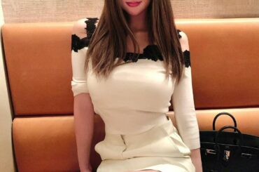 Like my new HAIR??
.
.
#hairbangs #hairstyle #straighthair #laperla #whitefashio...