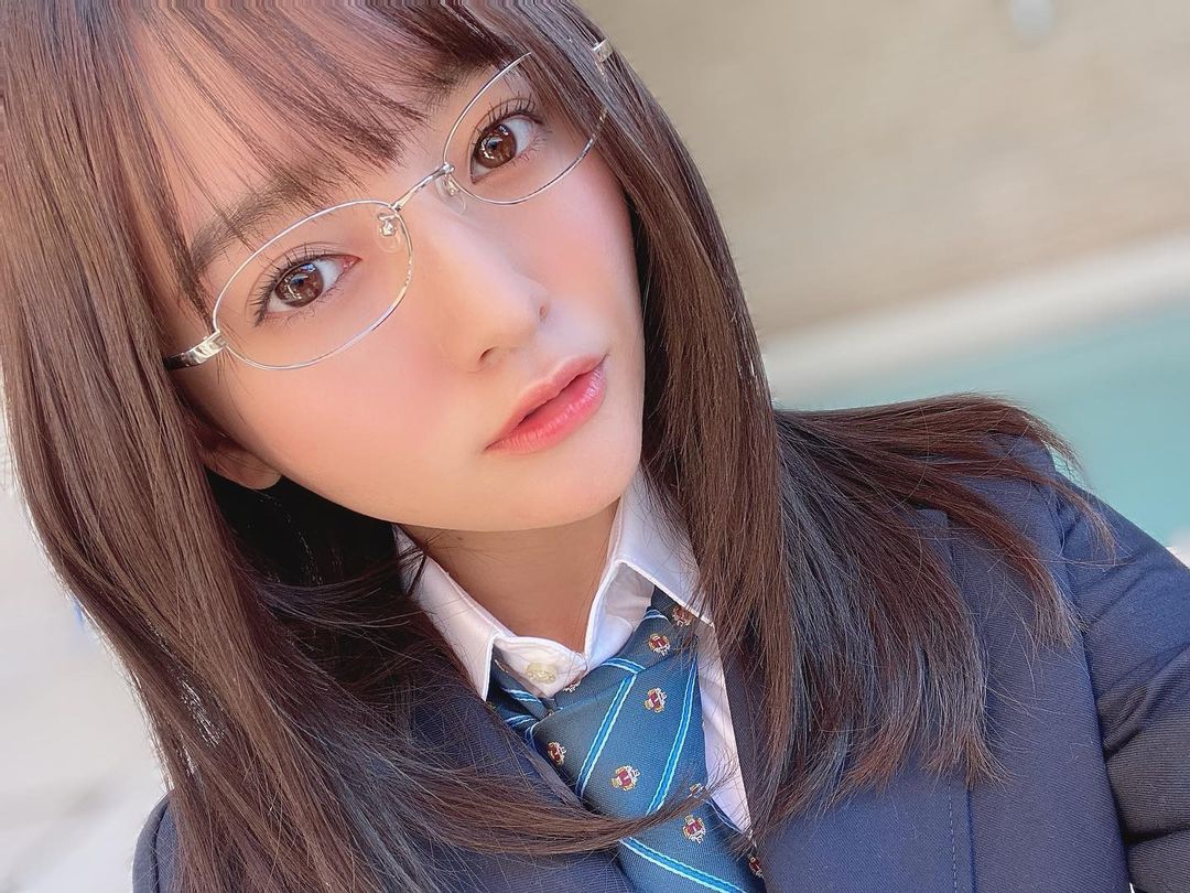 西永彩奈 結局このメガネになりました みんな好みバラバラで面白かった ﾉ メガネ女子 眼鏡 制服 Japanesegirl Moe Zine