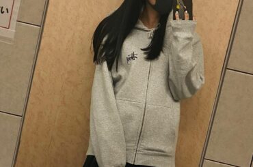 なんか学校っぽい
最近実は日本史の勉強してます

#パーカー女子 #福岡 #スクールコーデ #ストゥーシー...