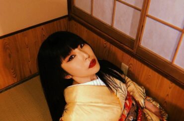 .
メイク、ヘア、スタイリング、ロケーション、ポーズ。
レイヤーが1番濃く重なるってる点を感じると、その度に表情が変わって面白い。手を貸してくれる...