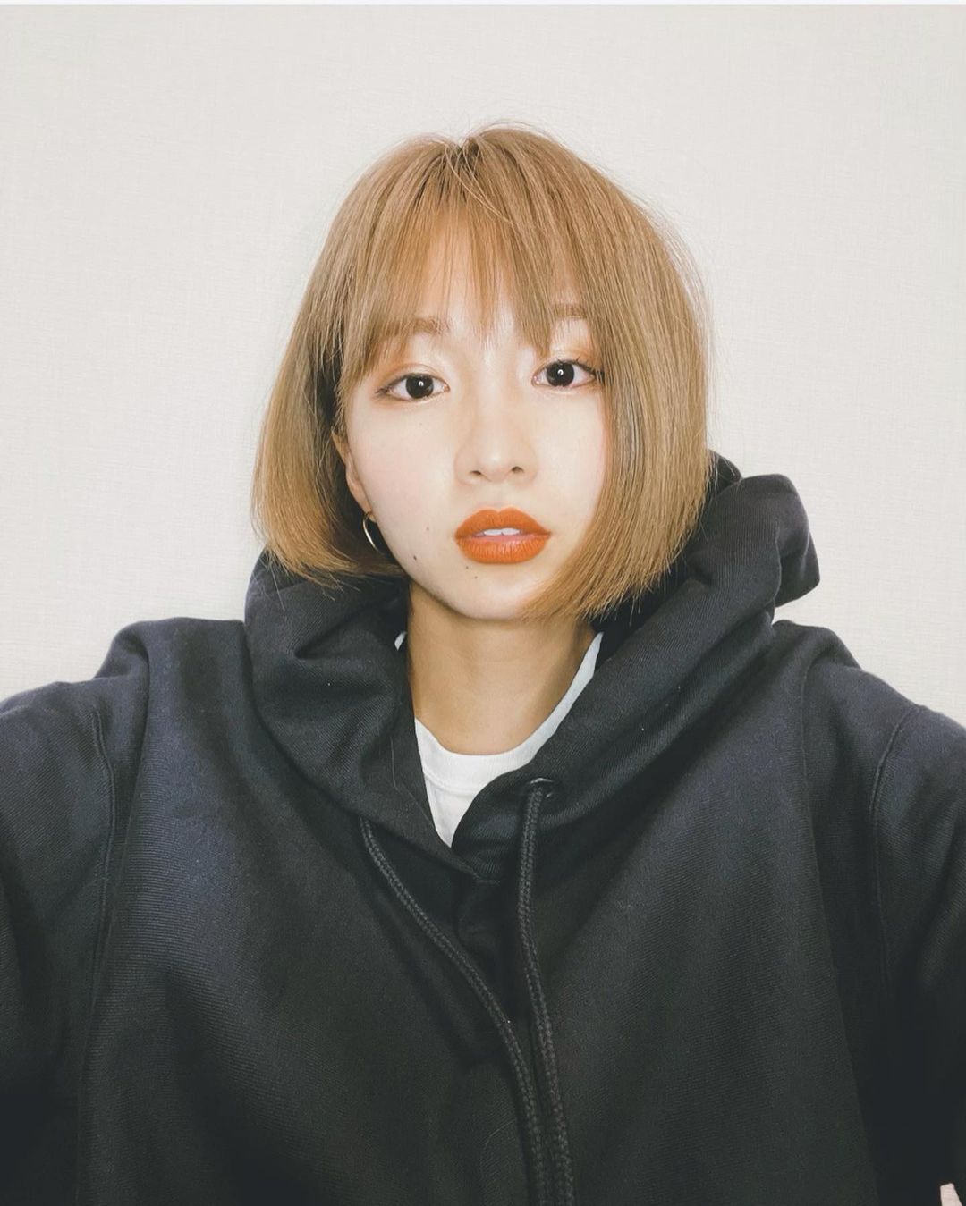 岡崎紗絵 Haha 金髪で誰 レベルのすごい濃いメイクすれば良かった 笑 Moe Zine