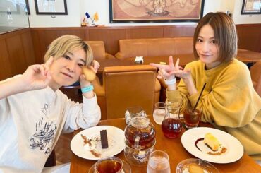 ㅤㅤㅤㅤㅤㅤㅤㅤㅤㅤㅤㅤㅤ
去年、仲良し#荒川史絵 氏とお茶した時の
荒川氏は#ドゲンジャーズ の監督さんだよ！！
とても忙しいよ！！！
#行って帰ってきた烈車...