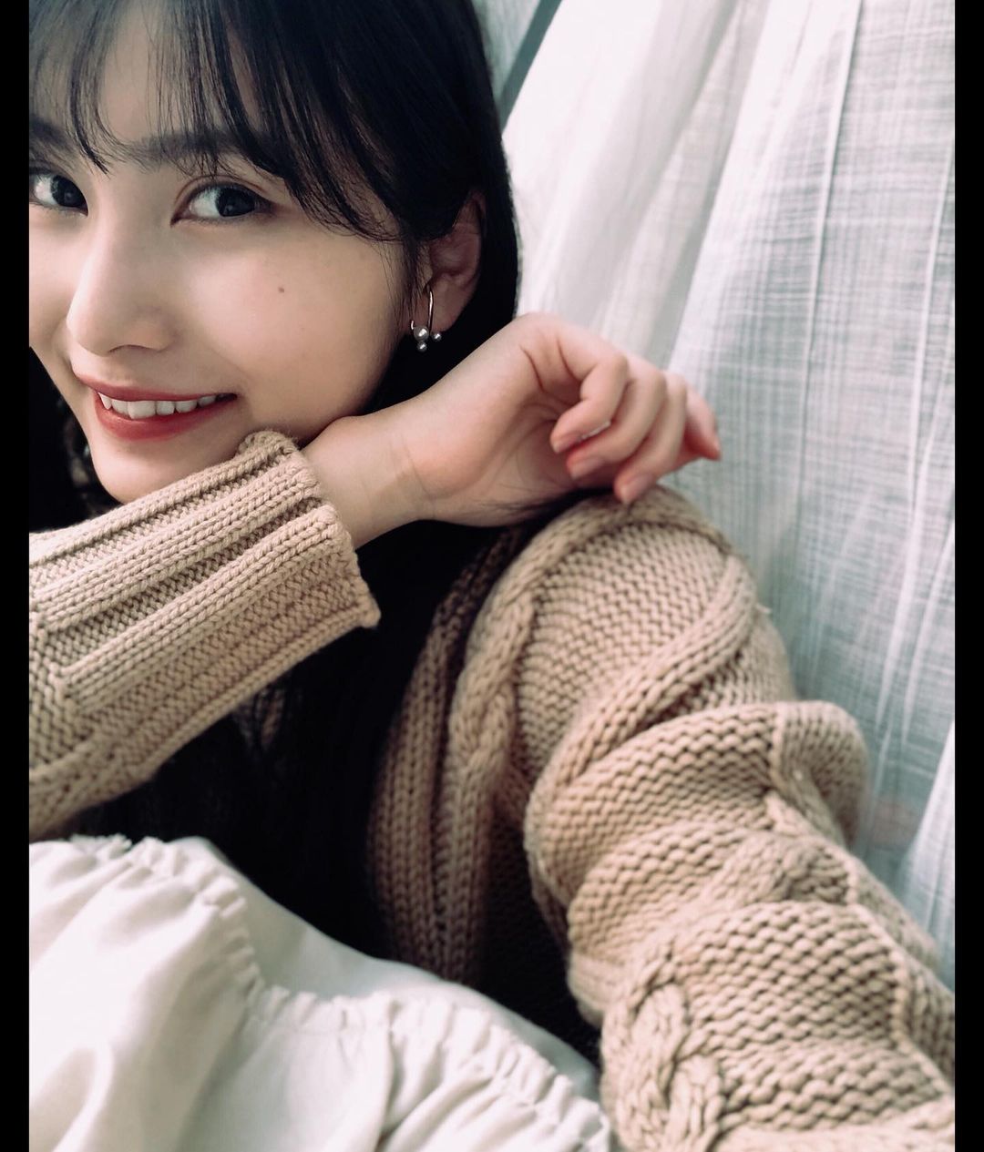 福岡聖菜 たまには女の子っぽい ふわっとした私になりたいなぁと思った日 あまり着ないベージュ色のトップスはママのニット 首元が寂しかったのでスカートに合わ Moe Zine 福岡聖菜 たまには女の子っぽい ふわっとした私になりたいなぁと思った日 あまり着ないベージュ色のトップスはママのニット 首元が寂しかったのでスカートに合わ Moe Zine