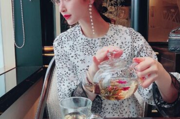 ONE PIECE... @coel.official 

shoes... @prada 

bag... @dior 

ribbon... @mach...