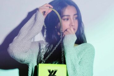 Neon colours are perfect for adding a little brightness to the look 

差し色に明るい色を入...